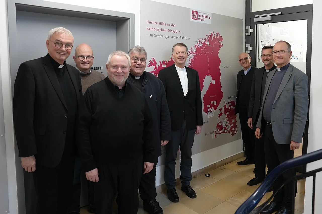 Generalvikar Prälat Thomas Dornseifer, Pastor Thomas Bensmann, Dechant Carsten Menges, Monsignore Georg Austen, Pfarrer Dr. Michael Müller, Geistlicher Rat Prof. Dr. Thomas Schwartz, Domkapitular Thomas Renze, Generalvikar Ulrich Beckwermert (v.l.).